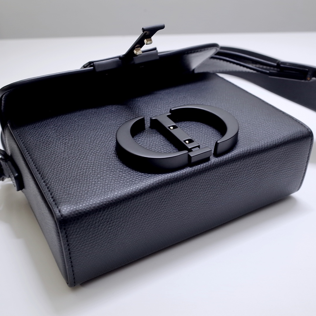 30 Montaigne Box Bag Black Grained Calfskin